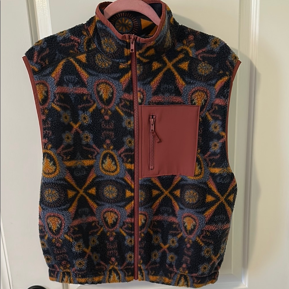 Patterned Fleece Vest with Zipper Pocket